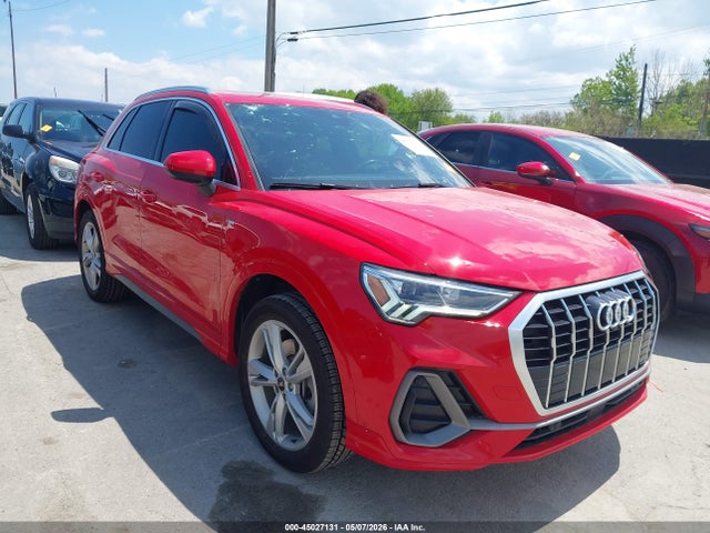 Salvage Audi Q3 Image