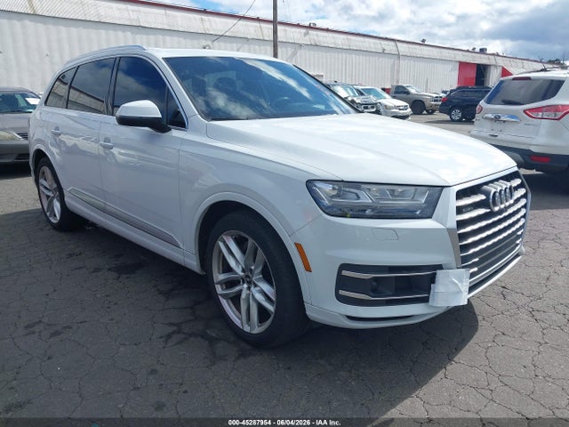 Salvage Audi Q7 Image