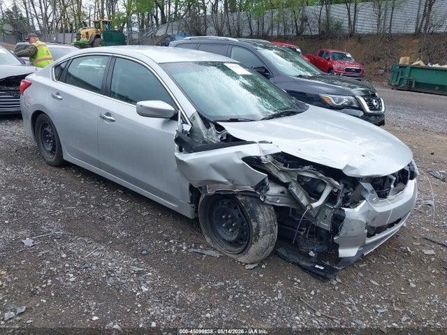 Salvage Nissan Altima Image