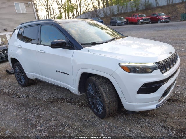 Salvage Jeep Compass Image