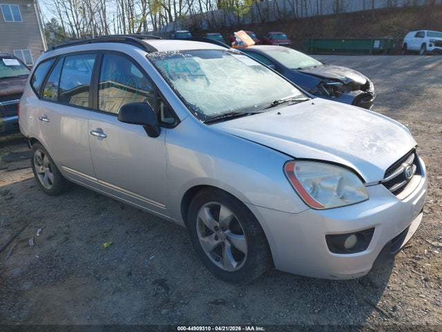 Salvage Kia Rondo Image