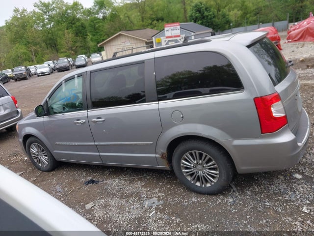 Chrysler Town & Country Touring-l