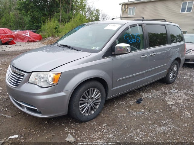 Chrysler Town & Country Touring-l