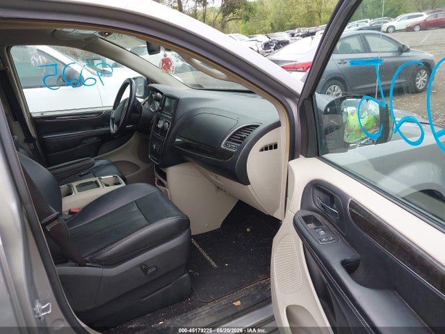 Chrysler Town & Country Touring-l