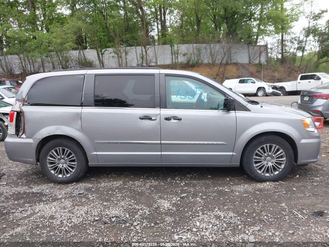 Chrysler Town & Country Touring-l