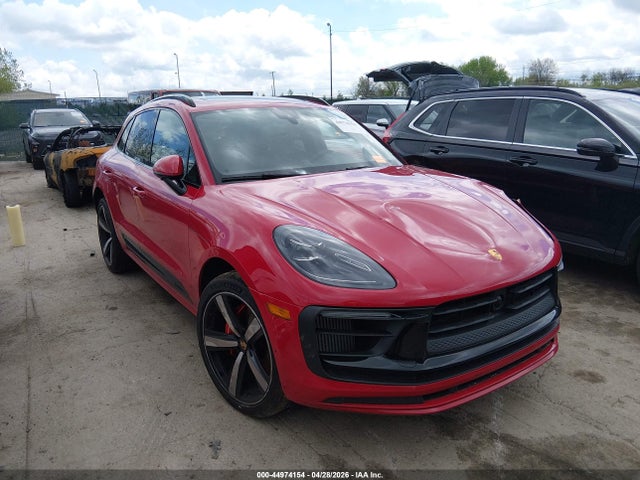 Salvage Porsche Macan Image