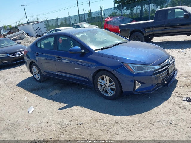 Salvage Hyundai ELANTRA Image