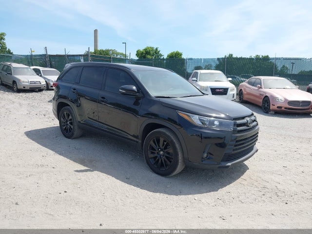 Salvage Toyota Highlander Image