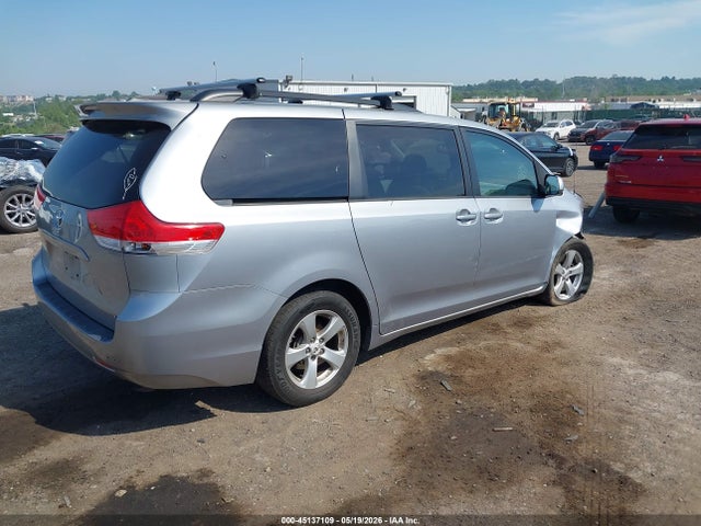Toyota Sienna Le V6 8 Passenger
