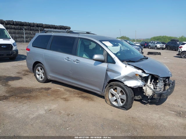 Salvage Toyota Sienna Image