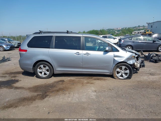 Toyota Sienna Le V6 8 Passenger