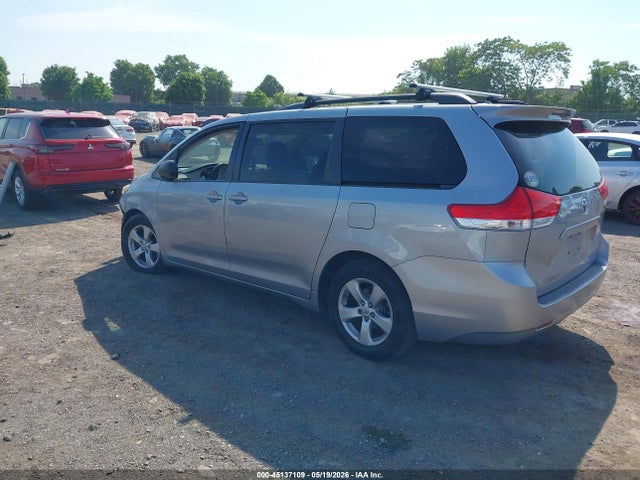 Toyota Sienna Le V6 8 Passenger