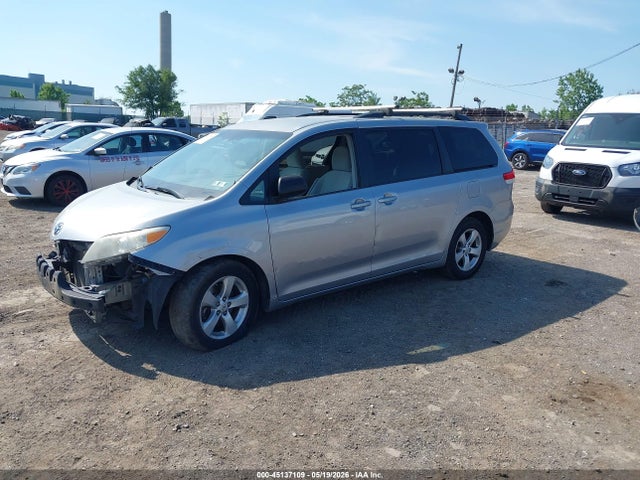 Toyota Sienna Le V6 8 Passenger
