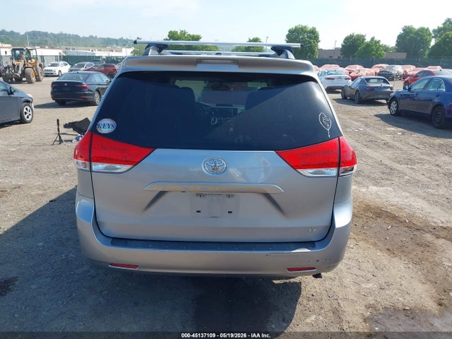 Toyota Sienna Le V6 8 Passenger
