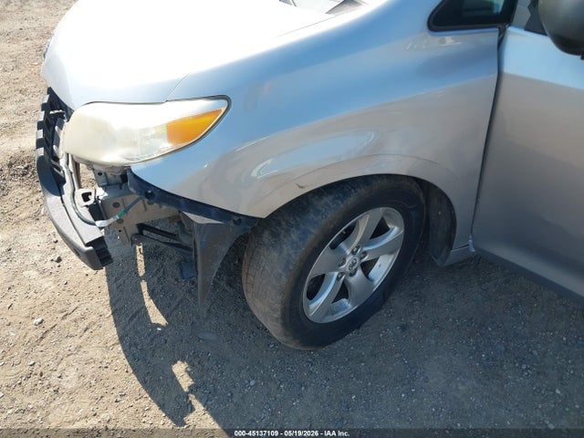 Toyota Sienna Le V6 8 Passenger