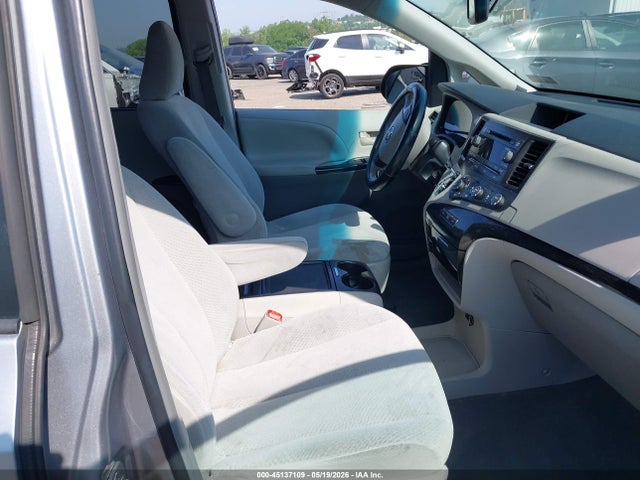Toyota Sienna Le V6 8 Passenger