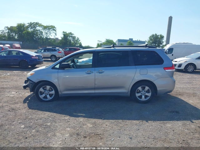 Toyota Sienna Le V6 8 Passenger