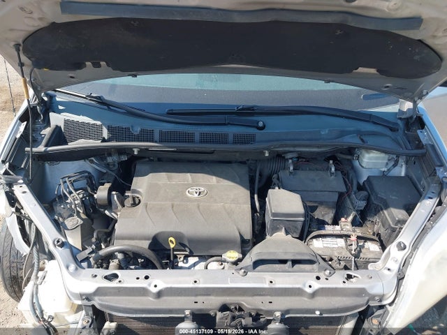 Toyota Sienna Le V6 8 Passenger