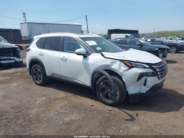 Salvage Nissan Rogue Image