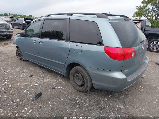 Toyota Sienna Le