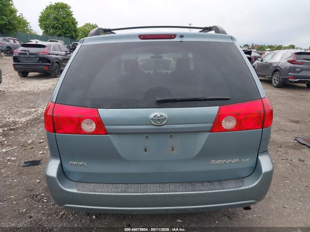 Toyota Sienna Le