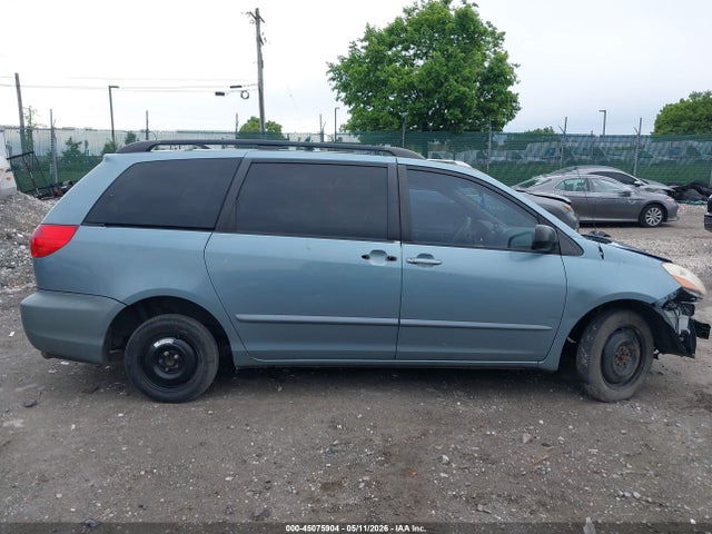 Toyota Sienna Le