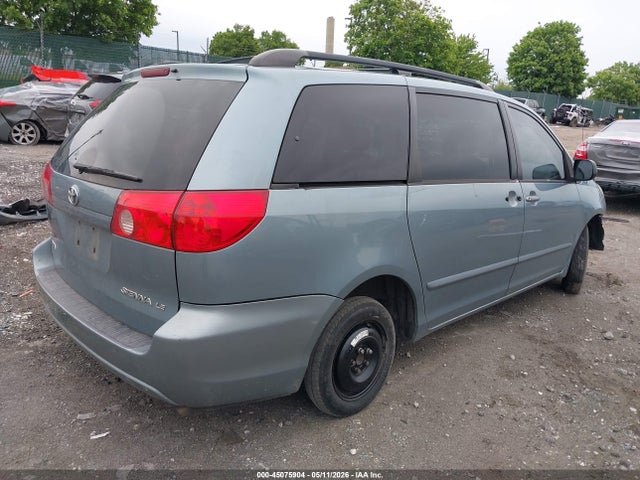 Toyota Sienna Le