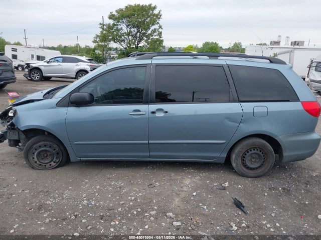 Toyota Sienna Le
