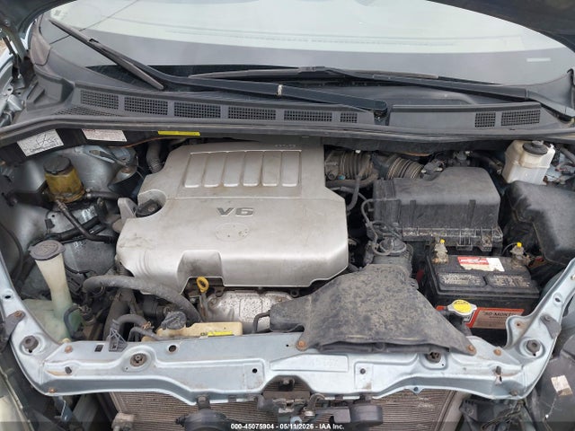 Toyota Sienna Le