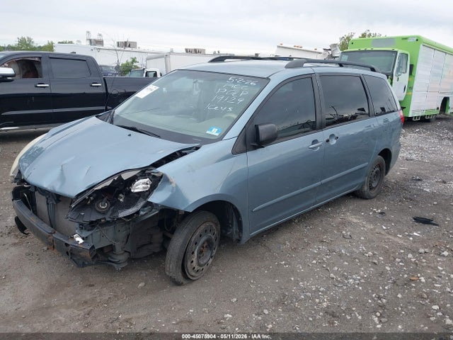 Toyota Sienna Le