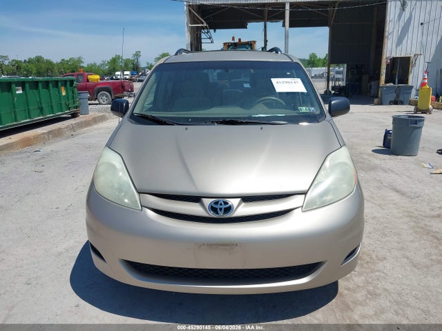 Toyota Sienna Ce