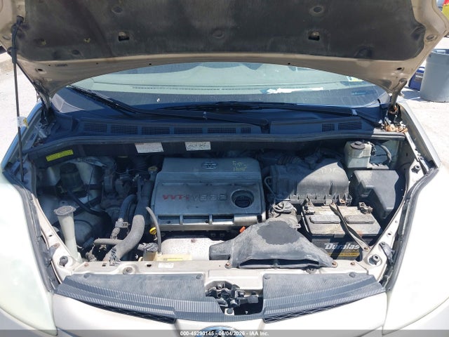Toyota Sienna Ce