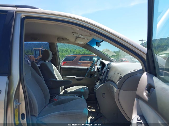 Toyota Sienna Ce