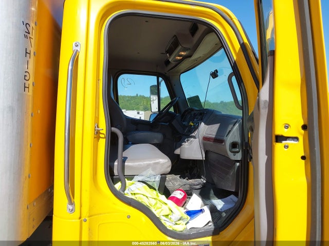 Freightliner M2 106