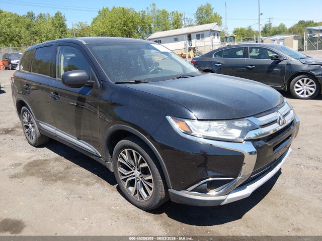 Salvage Mitsubishi Outlander Image