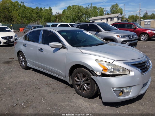 Salvage Nissan Altima Image