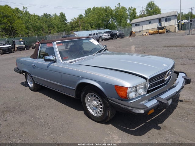 Salvage Mercedes-Benz 380 Image