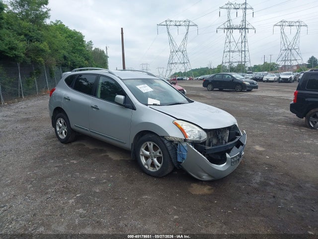Salvage Nissan Rogue Image