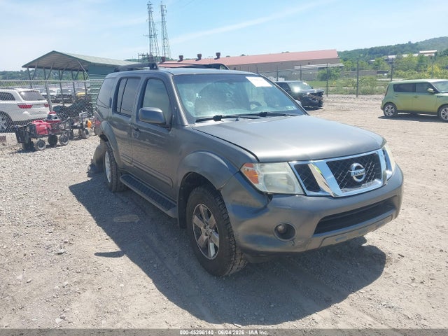 Salvage Nissan Pathfinder Image