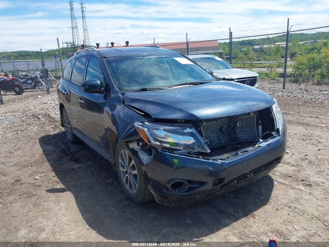 Salvage Nissan Pathfinder Image