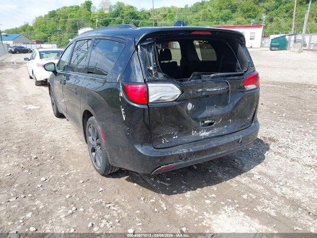 Chrysler Pacifica Touring L