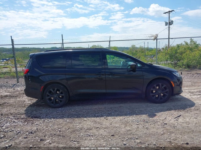Chrysler Pacifica Touring L