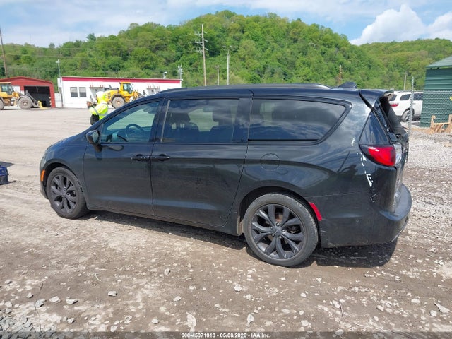 Chrysler Pacifica Touring L