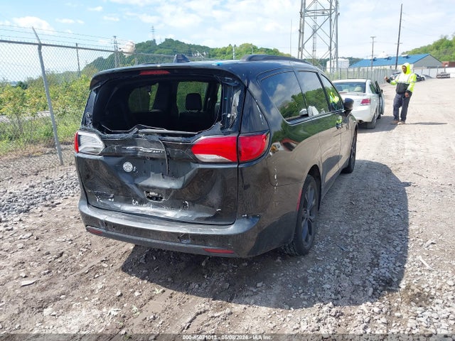 Chrysler Pacifica Touring L