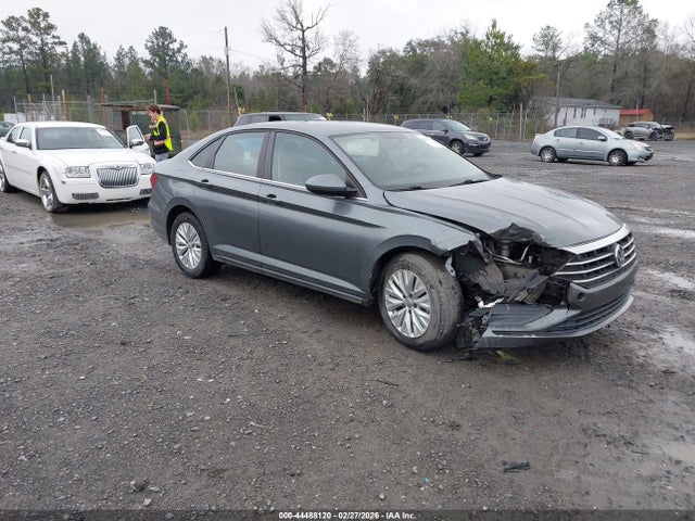 Salvage Volkswagen Jetta Image