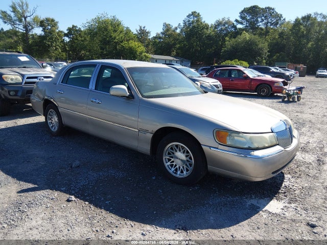 Salvage Lincoln Towncar Image