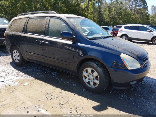 Salvage Kia Sedona Image