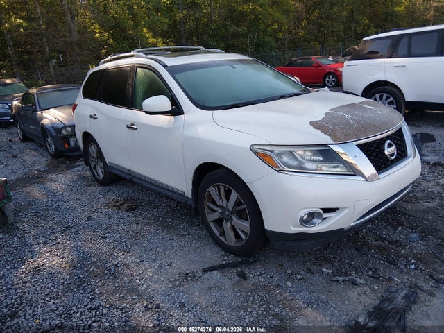 Salvage Nissan Pathfinder Image