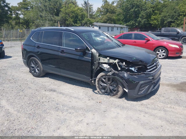 Salvage Volkswagen Tiguan Image