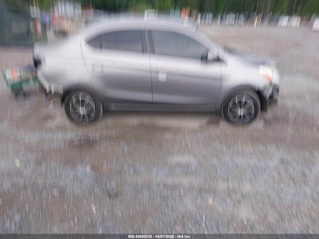 Mitsubishi Mirage Es